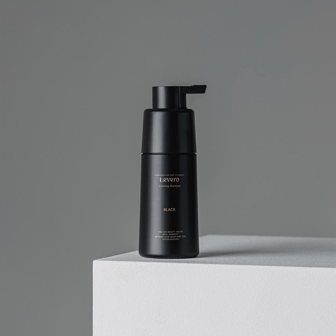 Levero Black bottle